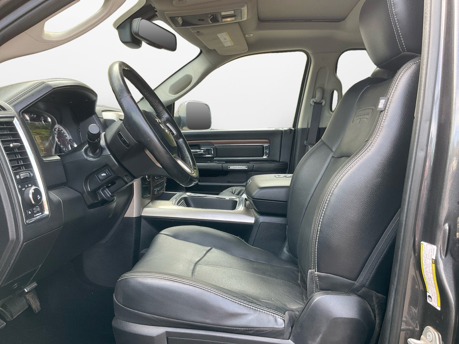 2018 RAM 3500 Laramie Crew Cab 4x4 6'4' Box