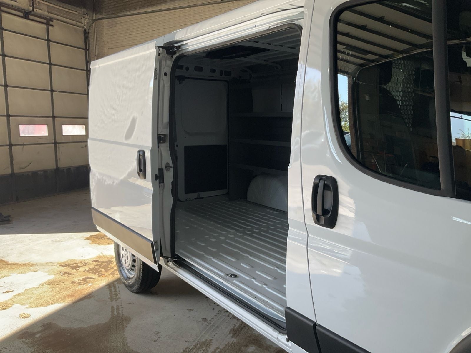 2025 RAM Promaster 2500 Low Roof Tradesman