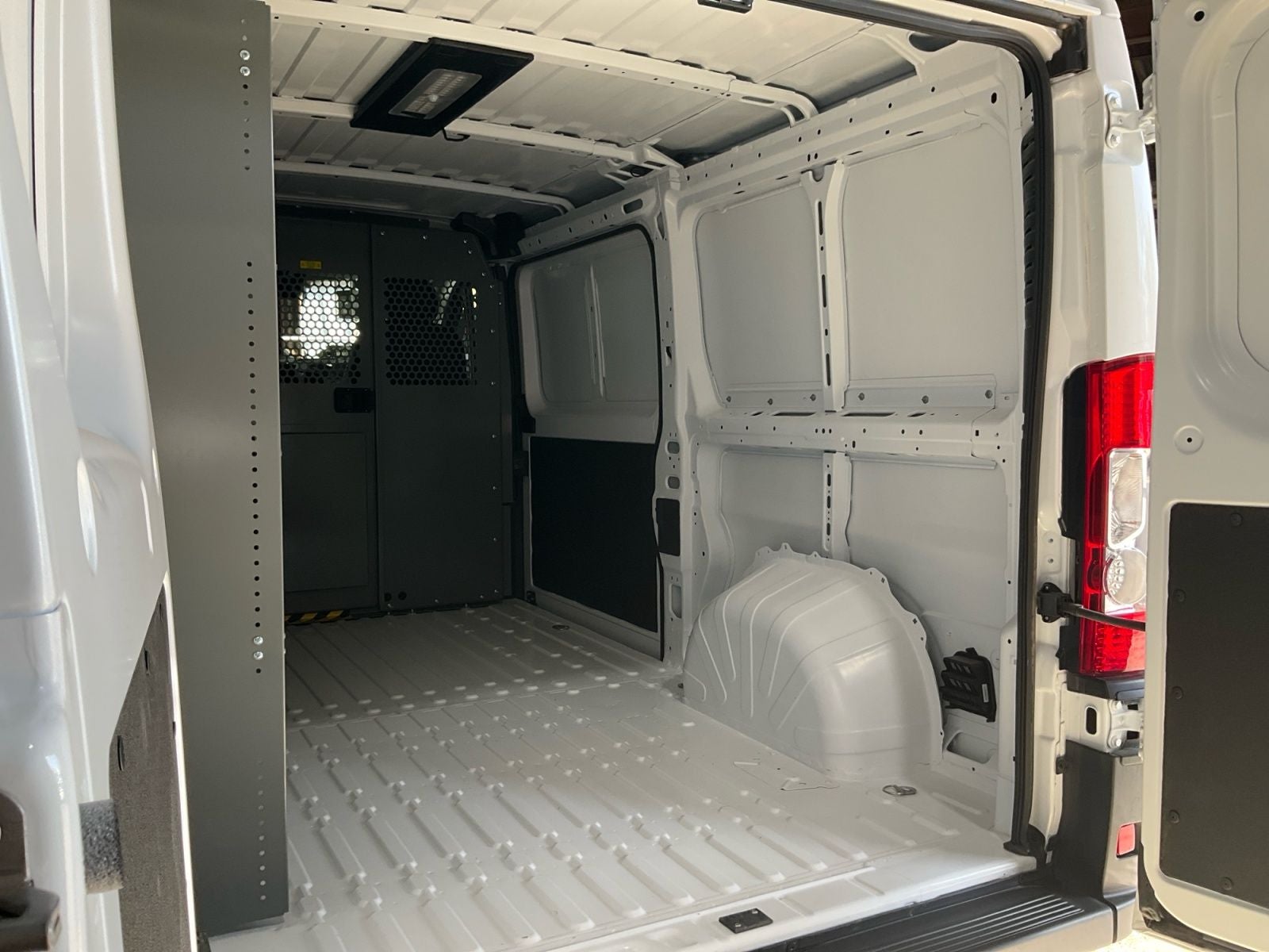 2025 RAM Promaster 2500 Low Roof Tradesman