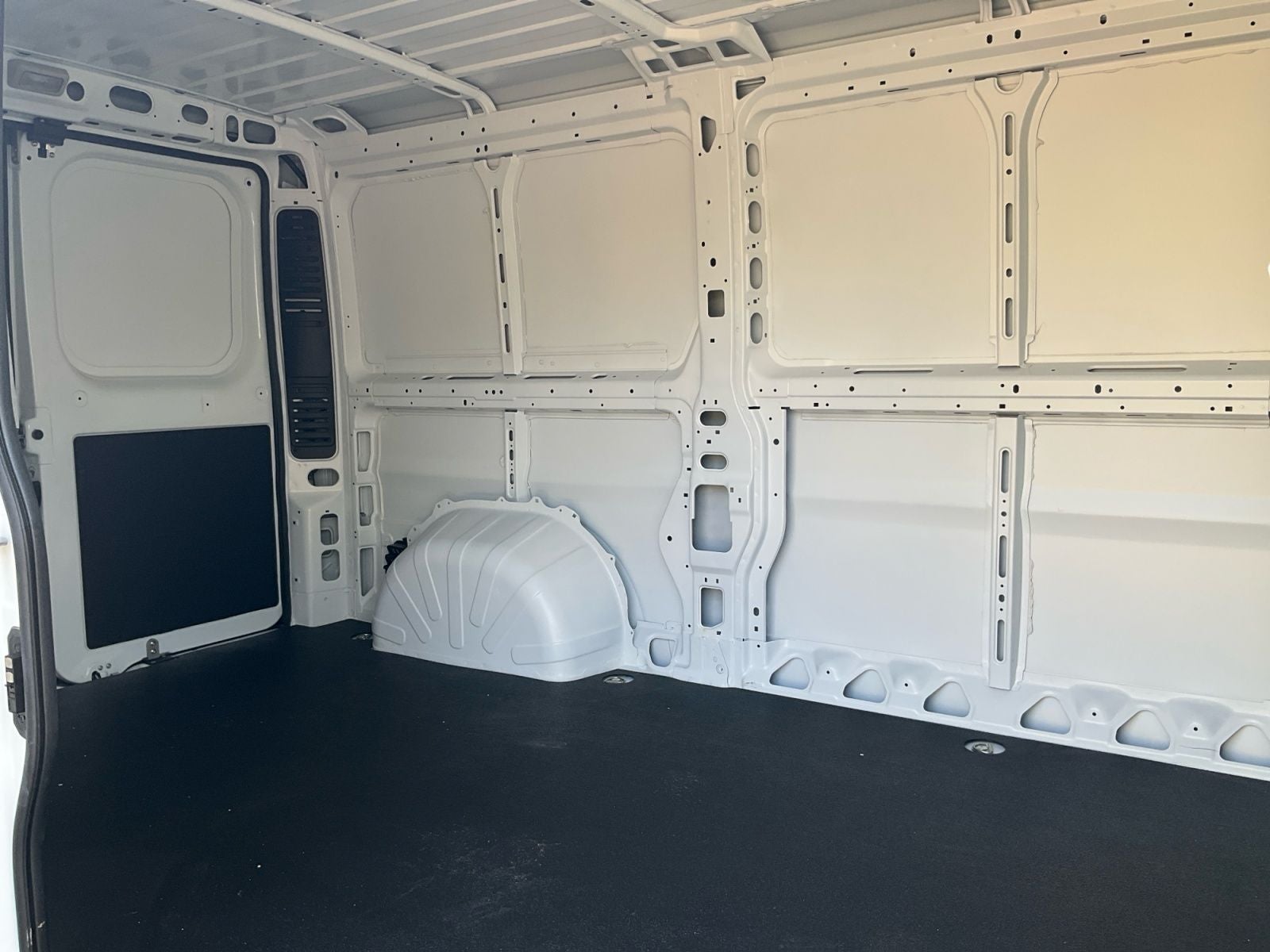 2025 RAM Promaster 2500 Low Roof Tradesman