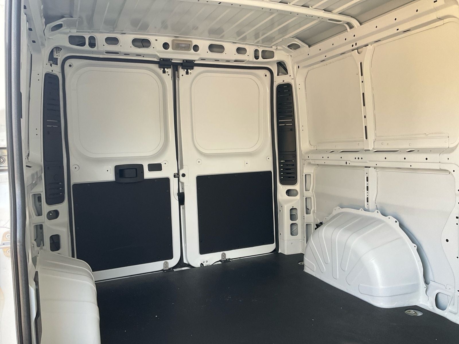 2025 RAM Promaster 2500 Low Roof Tradesman