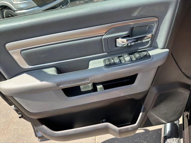2017 RAM 1500 Big Horn Crew Cab 4x4 5'7' Box