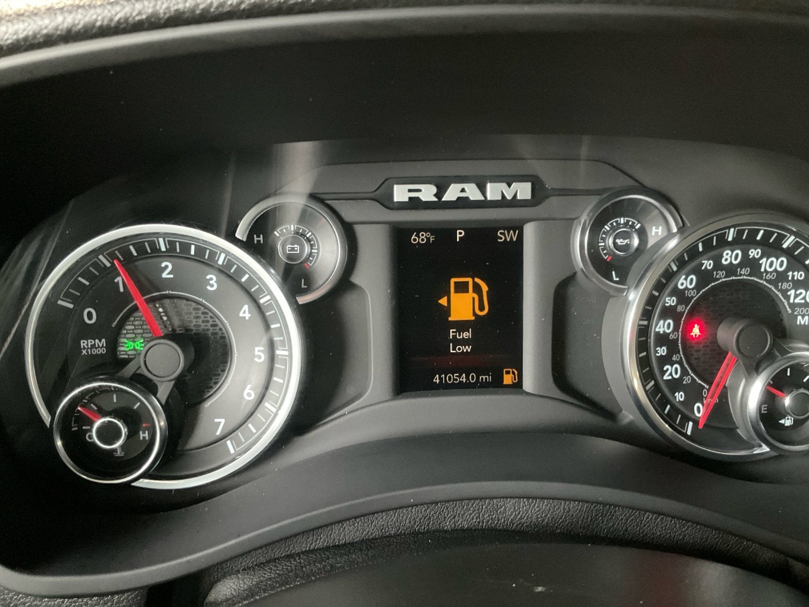 2024 RAM 2500 Tradesman Crew Cab 4x4 6'4' Box