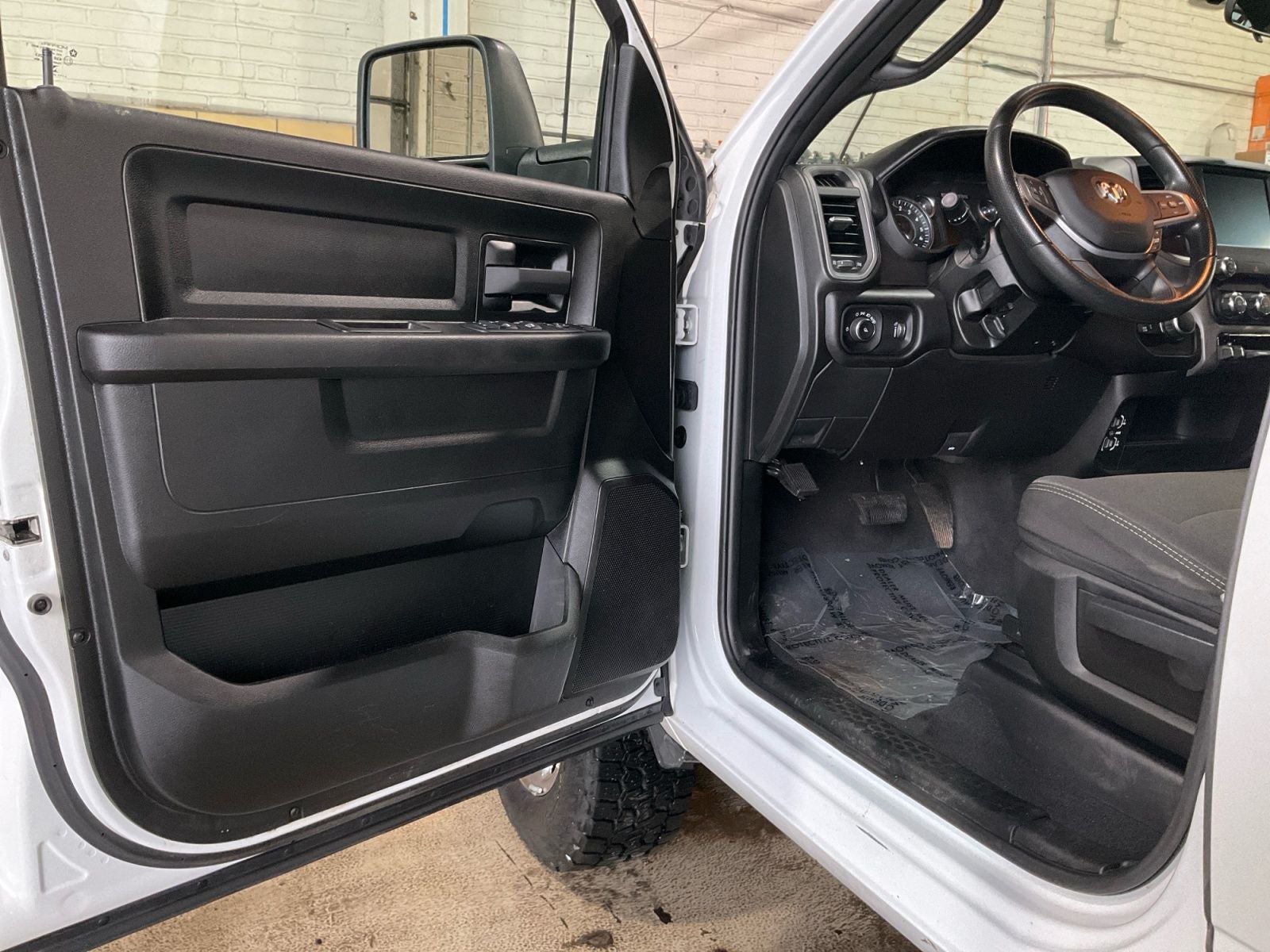 2024 RAM 2500 Tradesman Crew Cab 4x4 6'4' Box