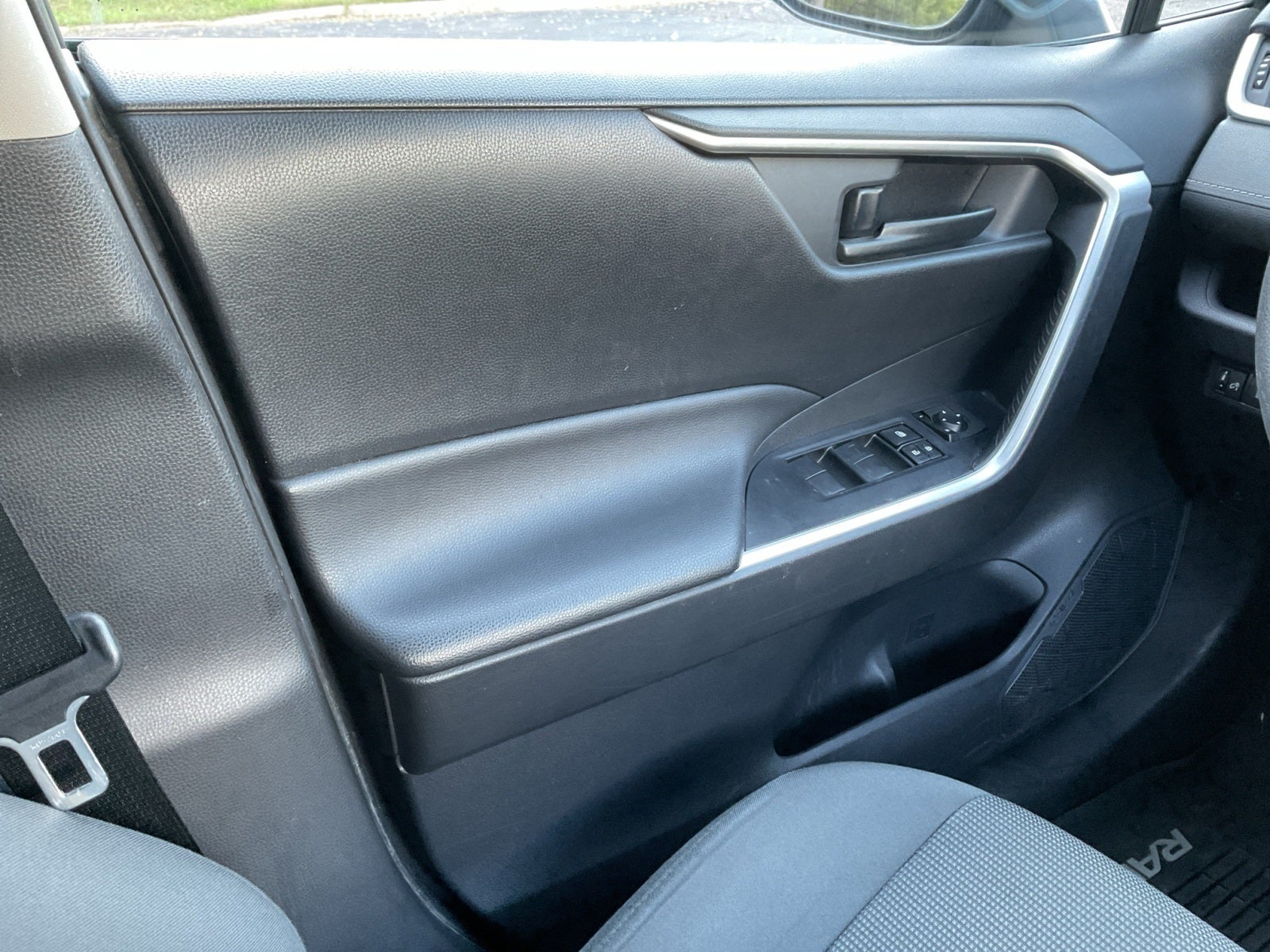 2020 Toyota RAV4 Hybrid LE