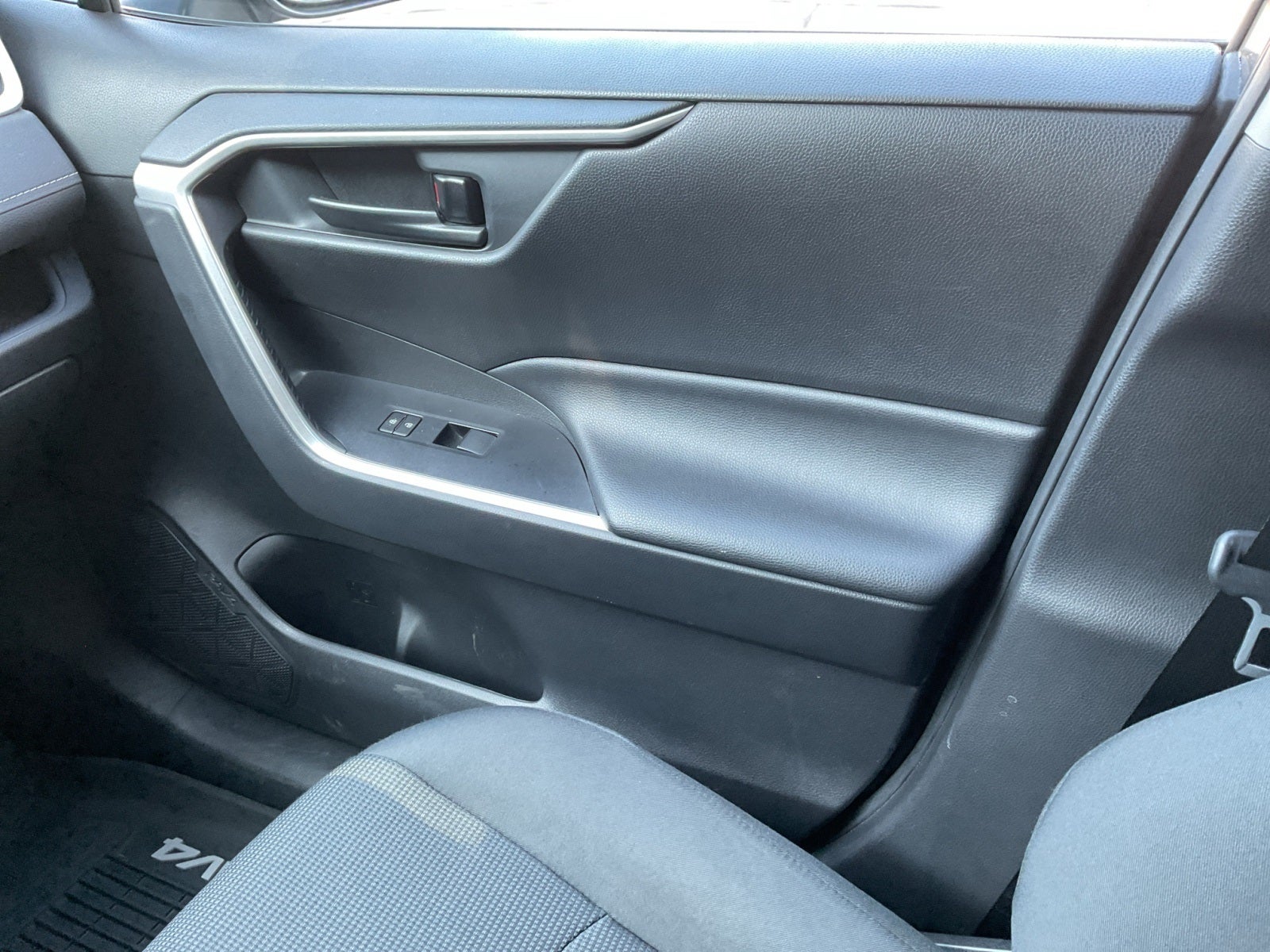 2020 Toyota RAV4 Hybrid LE