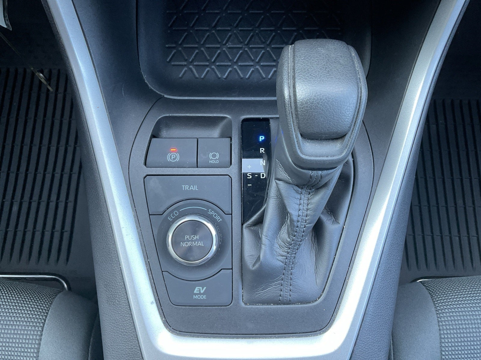 2020 Toyota RAV4 Hybrid LE