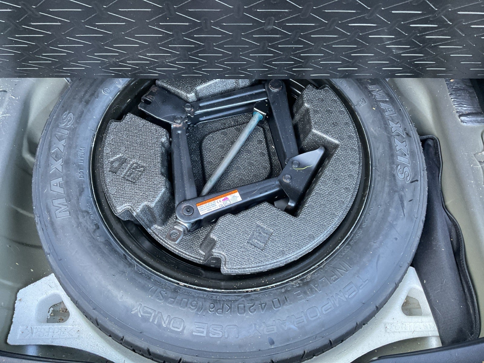 2020 Toyota RAV4 Hybrid LE