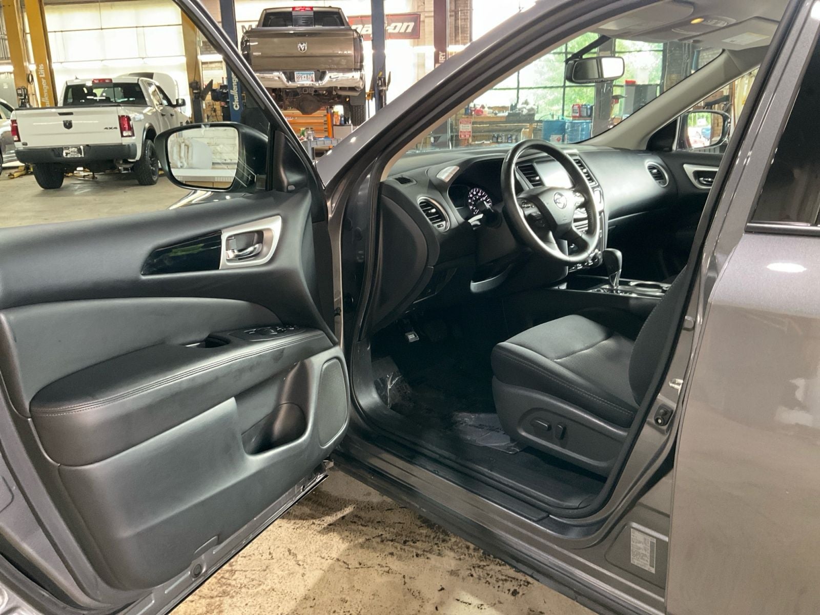 2019 Nissan Pathfinder SV