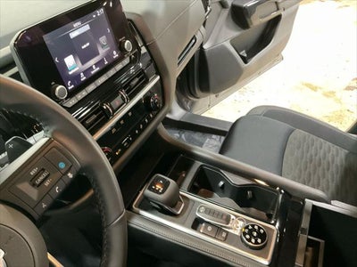 2025 Nissan Pathfinder SV 4WD