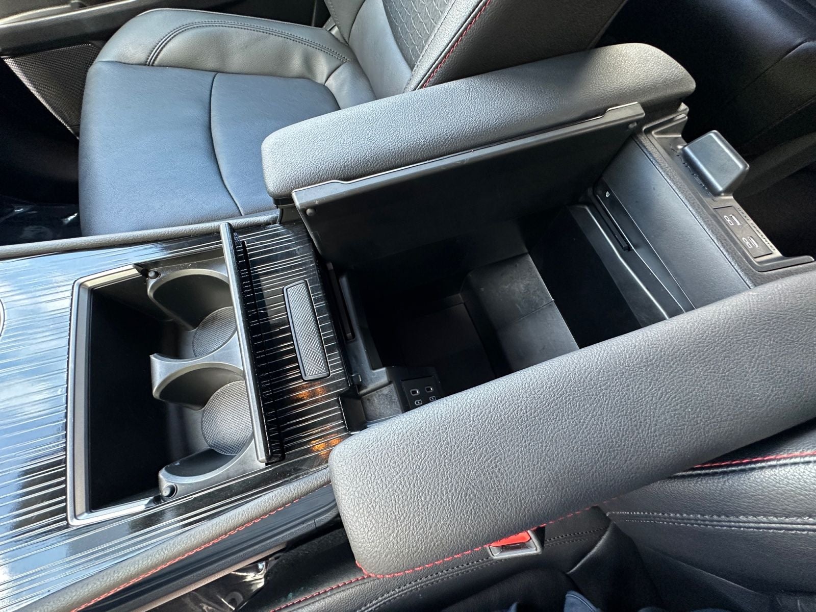 2025 Toyota Sienna Base