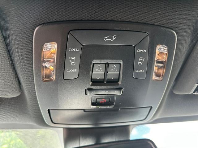 2025 Toyota Sienna Base