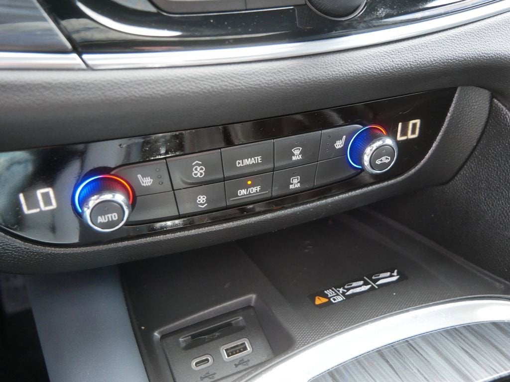 2024 Buick Enclave Essence